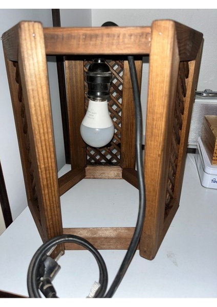 Kahverengi Ahşap Gece Lambası Abajur, Sıcak ve Şık Dekorasyon Için Ideal Seçenektir fırsatları