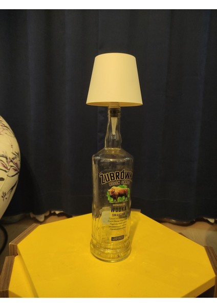 Beyaz 3 Kademe Dokunmatik Şarjlı Abajur Şişe, USB Girişli, Özel Tasarım fırsatları