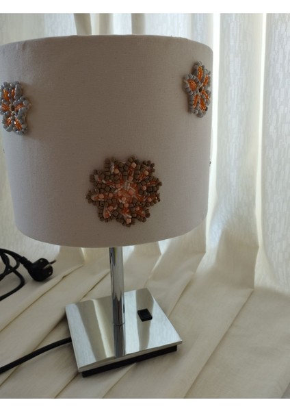 Şık Krem Abajur ile Odanıza Sıcaklık ve Zarafet Katın