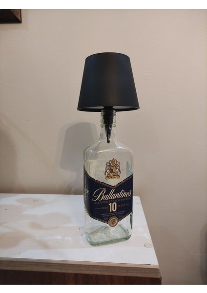 3 Kademe Dokunmatik Abajur, USB Şarjlı, Şık Siyah Tasarım