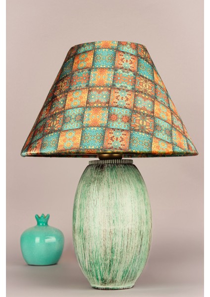 Renkli El Yapımı Seramik Abajur, Dekoratif ve Şık Aydınlatma Seçeneği