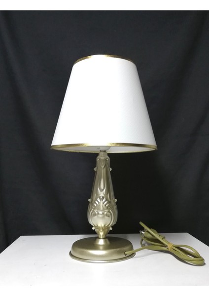 Çok Renkli Metal Abajur Ayaklı, Şık ve Modern Tasarım fiyatları