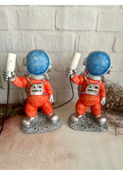 Sevimli Çocuk Odası Turuncu Astronot Abajur, Sıcak ve Neşeli Ortamlar Için Ideal.