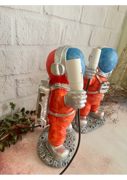 Sevimli Çocuk Odası Turuncu Astronot Abajur, Sıcak ve Neşeli Ortamlar Için Ideal. modelleri