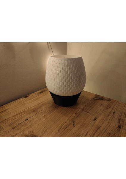 Çok Renkli Camellia Abajur Modeli, Şık ve Modern Aydınlatma Seçeneği