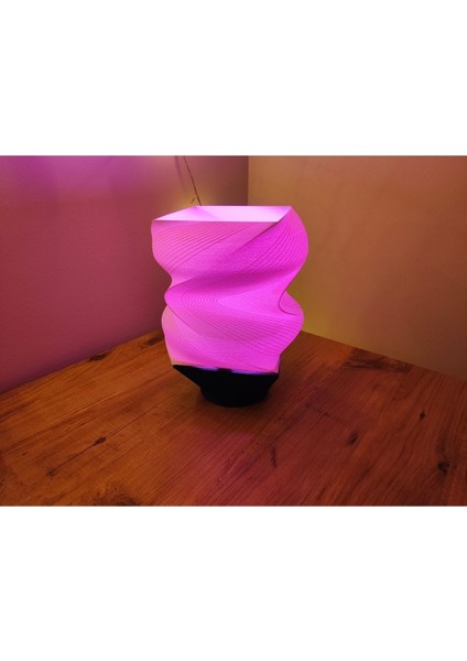 Çok Renkli Lilyum Model Modern Abajur, Şık ve Hafif Aydınlatma Tercihi