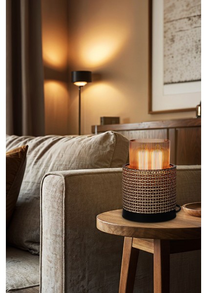 Beyaz Modern Dekoratif Masa Lambası, Yatak Odası ve Salon Için Şık Aydınlatma