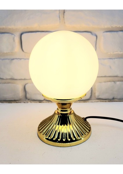 Şık Gold Metal Ayaklı Bal Veya Beyaz Glob Camlı Modern Abajur Masa Lambası fiyatları