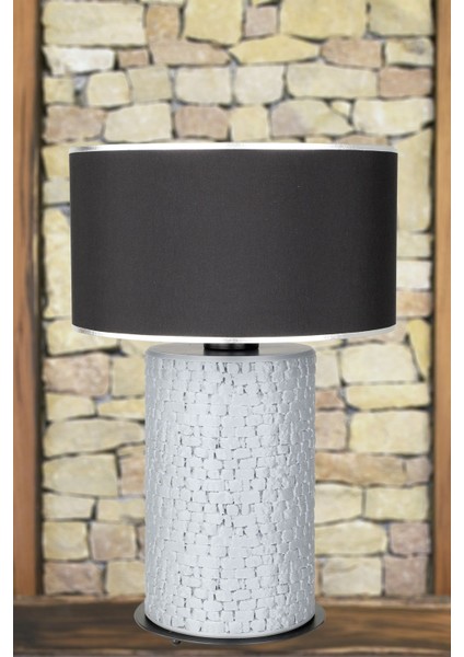 Şık Siyah Dekoratif Masa Lambası, Modern ve Zarif Tasarım