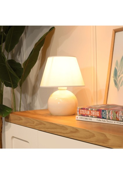 Şık Ekru Beyaz Abajur, Modern ve Zarif Dekorasyon Aksesuarı fiyatları