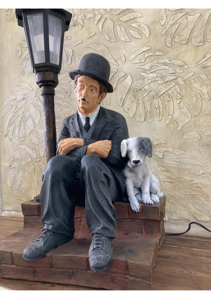 Çok Renkli Sokak Lambası, Şık ve Renkli Aydınlatma, Dekoratif ve Modern Tasarım