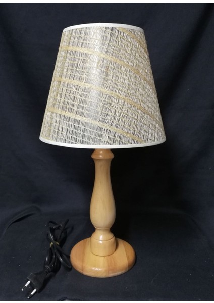 Krem Abajur Naturel Ahşap Ayaklı, Şık ve Doğal Dekoratif Aydınlatma Seçeneği