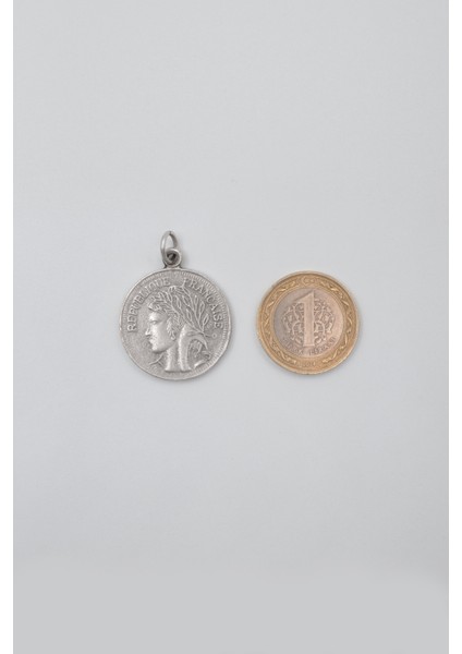 Francesca - Zambak Çiçeği Madalyon Kolye Ucu - Antik Gümüş Kaplama - Kadın Erkek fırsatları