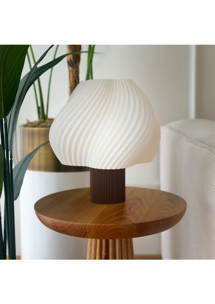 Şık Siyah Abajur ile Evinize Modern Dokunuş