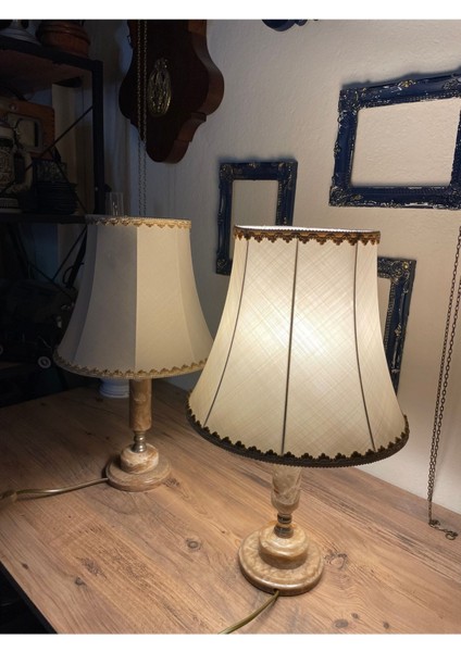 Şık Mermer Kaideli Antika Abajur, Beyaz Renk, Zarif ve Dekoratif Aksesuar fırsatları