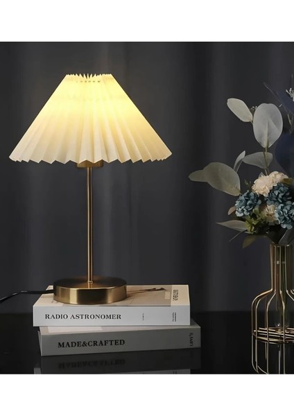 Modern Tasarımlı Metal Gövdeli Krem Kumaş Abajur Masa Lambası fiyatları