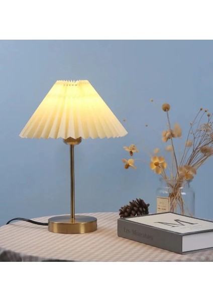 Modern Tasarımlı Metal Gövdeli Krem Kumaş Abajur Masa Lambası modelleri