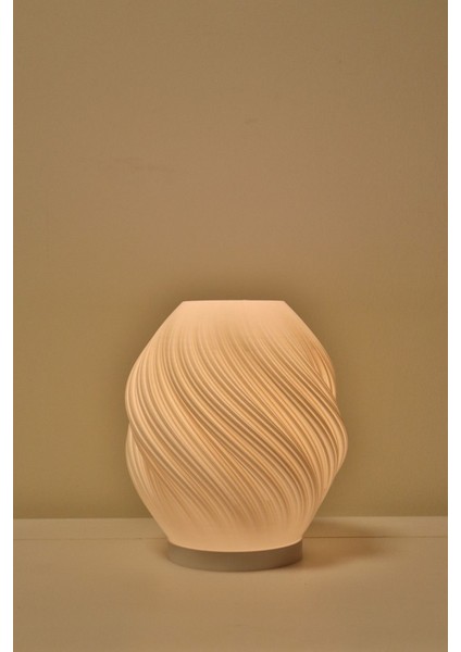 Beyaz Hafif Abajur, Şık ve Şeffaf Dekorasyon Aksesuarı