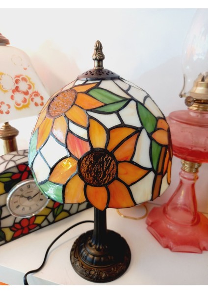 Çok Renkli Vitray Abajur Masa ve Gece Lambası, Şık Dekoratif Aydınlatma fırsatları