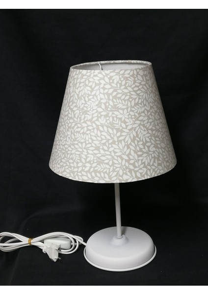 Yaprak Desenli Krem Kumaş Abajur, Şık ve Doğal Görünüm Sağlar.