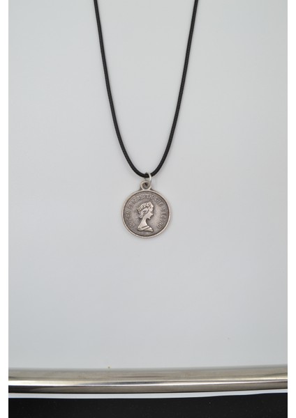 Kraliçe Elizabeth Iı (Genç Portre) Siyah Deri Ip Kolye - Antik Gümüş Kaplama - Kadın Erkek - 60 cm