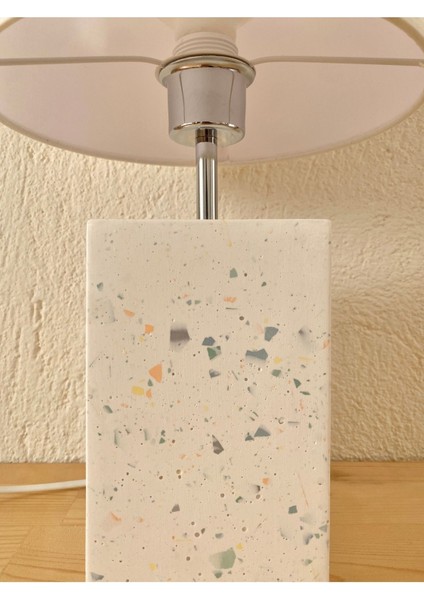 Beyaz Monet Terrazzo Abajur, Şık ve Modern Ev Dekoru Için Ideal Seçim