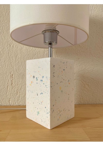 Beyaz Monet Terrazzo Abajur, Şık ve Modern Ev Dekoru Için Ideal Seçim