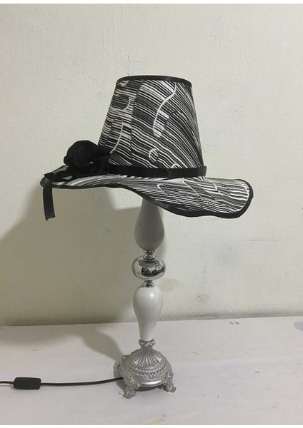 Şapkalı Abajur, Şık ve Modern Dekoratif Lamba, Siyah Renk Seçeneğiyle. fiyatları