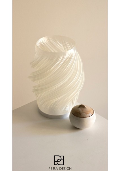 Beyaz Luna Abajur, Şık ve Zarif Tasarım ile Evinizin Atmosferini Güzelleştirir