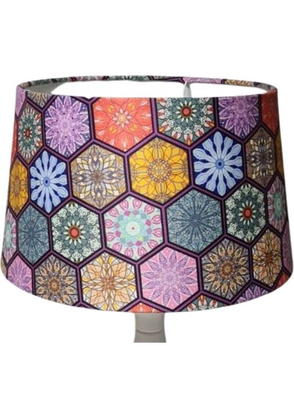 Renkli Desenli Kumaş Kaplamalı Lambader Şapkası, Şık ve Modern Tasarım.