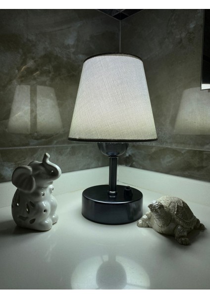Şık ve Fonksiyonel Gece ve Masa Lambası, Açık Gri ve Siyah Renk Seçenekleriyle fırsatları