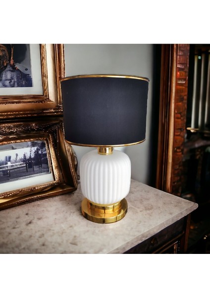 Siyah Şapkalı Abajur, Opal Cam Detaylı, Metal Ayaklı Şık Aydınlatma. modelleri