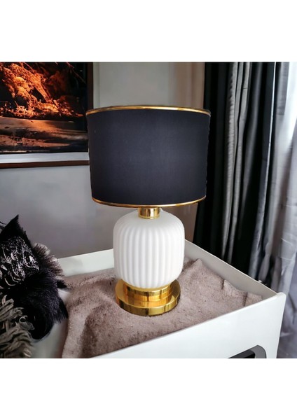 Siyah Şapkalı Abajur, Opal Cam Detaylı, Metal Ayaklı Şık Aydınlatma. fırsatları