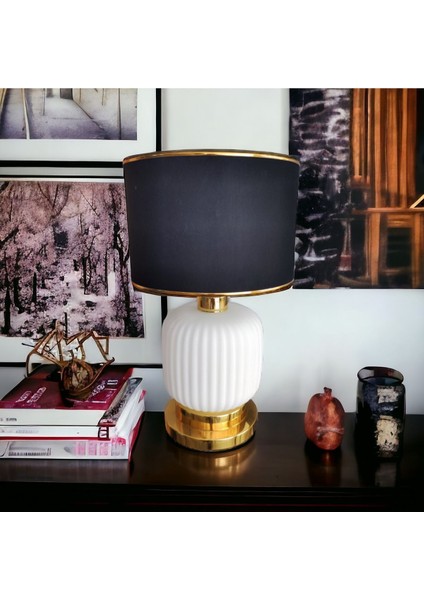 Siyah Şapkalı Abajur, Opal Cam Detaylı, Metal Ayaklı Şık Aydınlatma. indirimleri