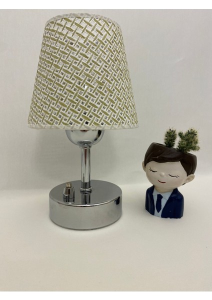 Pilli Masa ve Gece Lambası, Beyaz Desenli Krom Ayak, Şık ve Pratik Aydınlatma fiyatları