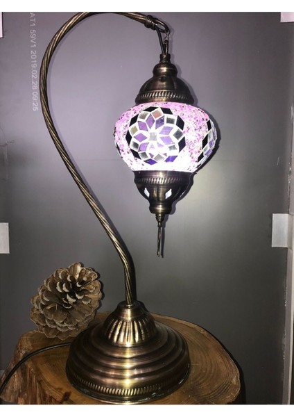 Mor Mozaik Abajur, Şık ve Otantik Ev Dekoru Için Ideal Seçim