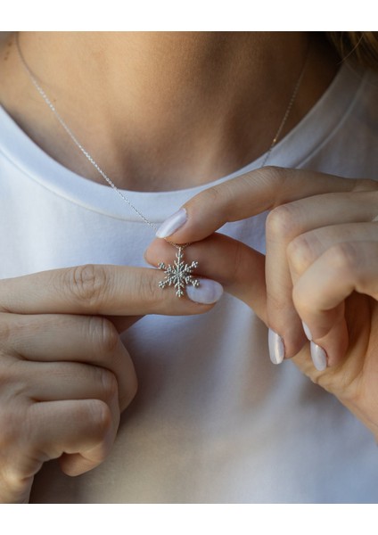 14kt Altın 0.01ct Pırlantalı Kar Tanesi Kolye