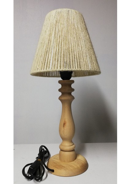 Doğal Jüt Ipli Abajur, Ahşap Ayak, Krem Ton, Şık ve Sıcak Atmosfer Sağlar.