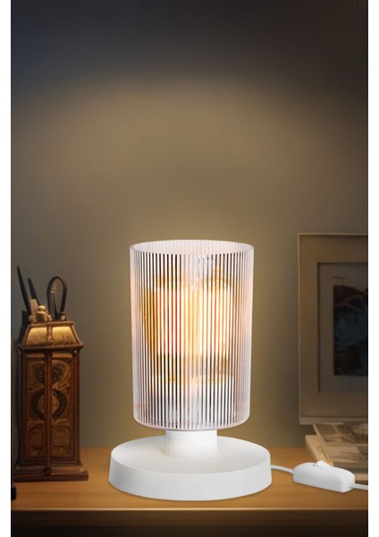 Beyaz ve Şeffaf Abajur, Şık ve Modern Dekoratif Aydınlatma Seçeneği