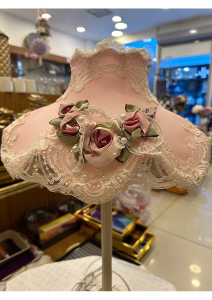 Pembe Dantelli Dekoratif Abajur, Şık ve Zarif Tasarım