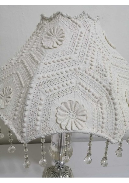 Şık Beyaz Dantel Abajur ile Evine Zarif Dokunuş fırsatları