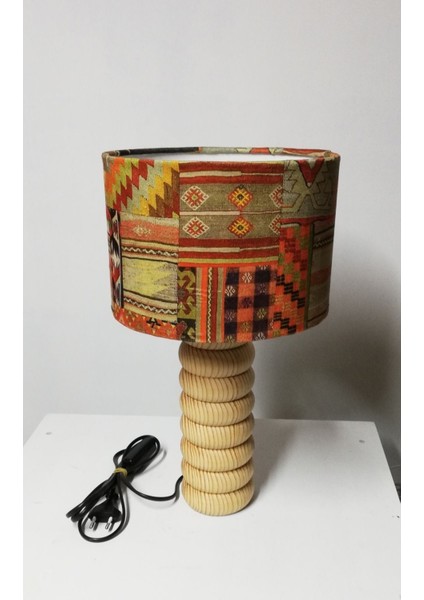 Kahverengi Çul Kilim Desenli Doğal Ahşap Abajur, Şık ve Zarif Aydınlatma Seçeneği