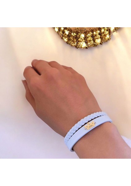 Seda İsmine Özel Beyaz Derili Taç Figürlü 14 Ayar Altın Plakalı Hediye Bileklik-500 İsim