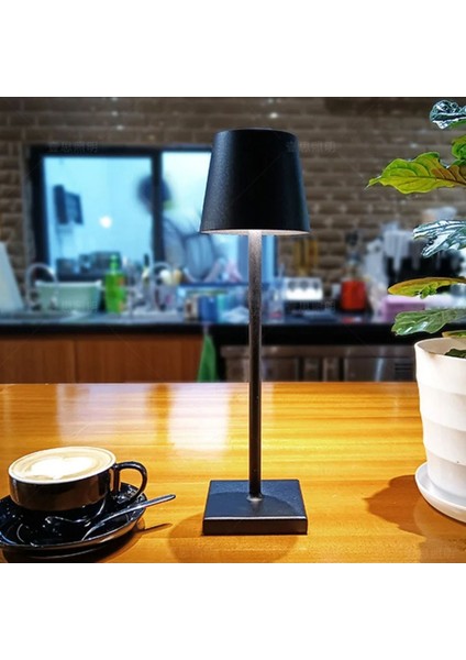 Şık Siyah Dokunmatik Abajur Masa Lambası, USB Şarjlı, Dekoratif ve Lüks Tasarım
