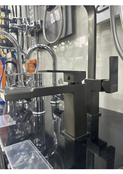 Venom Antrasit Lavabo Bataryası fırsatları