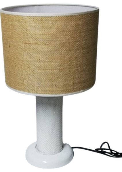 Beyaz Metal Ayaklı, Suni Deri Gövdeli, Hasır Başlıklı Şık Abajur