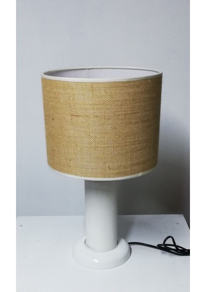 Beyaz Metal Ayaklı, Suni Deri Gövdeli, Hasır Başlıklı Şık Abajur fiyatları