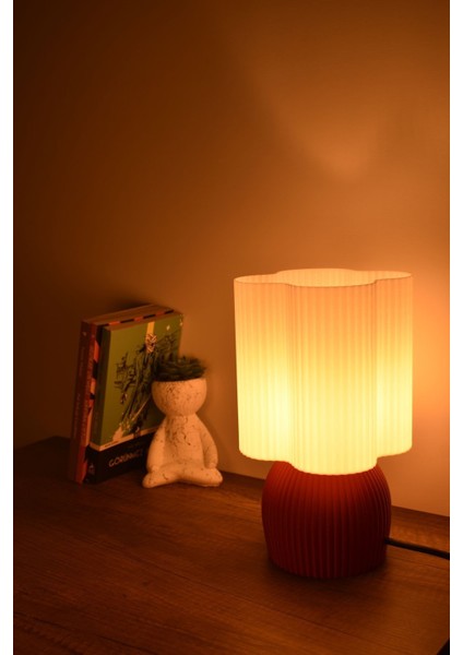 Şık Modern Kırmızı Abajur, Evinize Zarif Dokunuş Sağlar