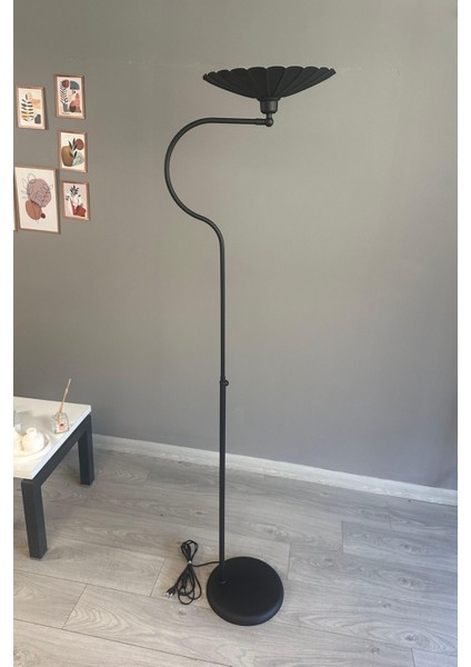 Şık Siyah Metal Lambader, Modern Oturma ve Çalışma Alanları Için Tasarım modelleri