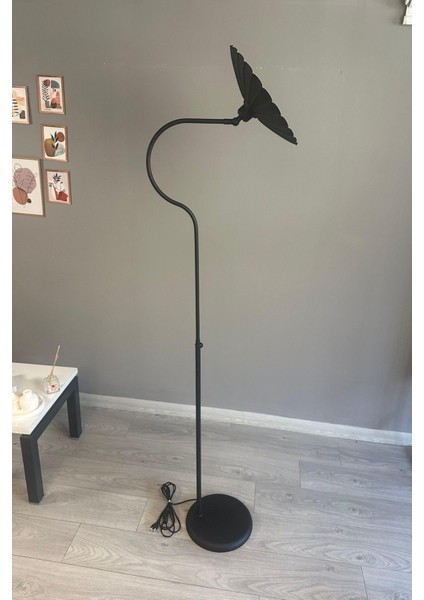 Şık Siyah Metal Lambader, Modern Oturma ve Çalışma Alanları Için Tasarım fırsatları